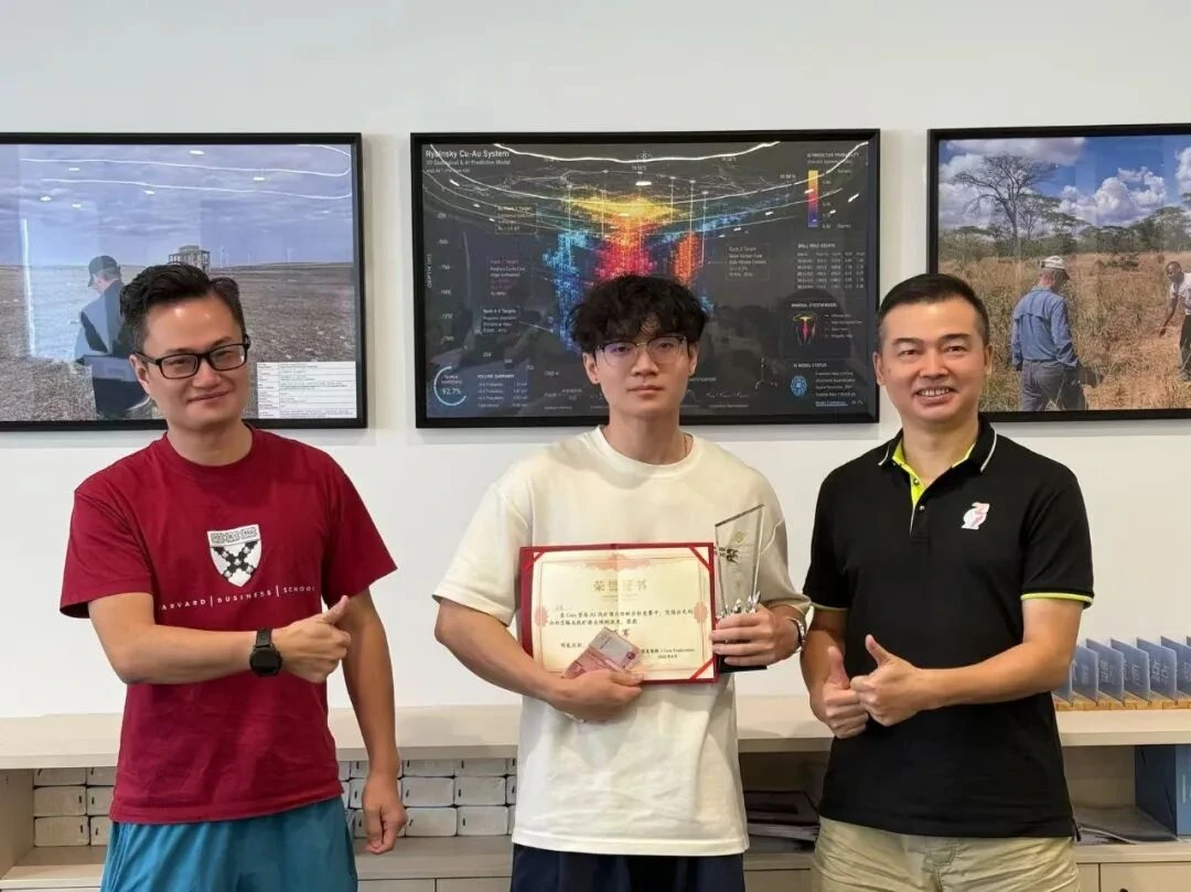 Left: GAIA Exploration CEO Huang Heng; center: runner-up Wang Ze; right: GAIA Exploration CFO Wu Jian